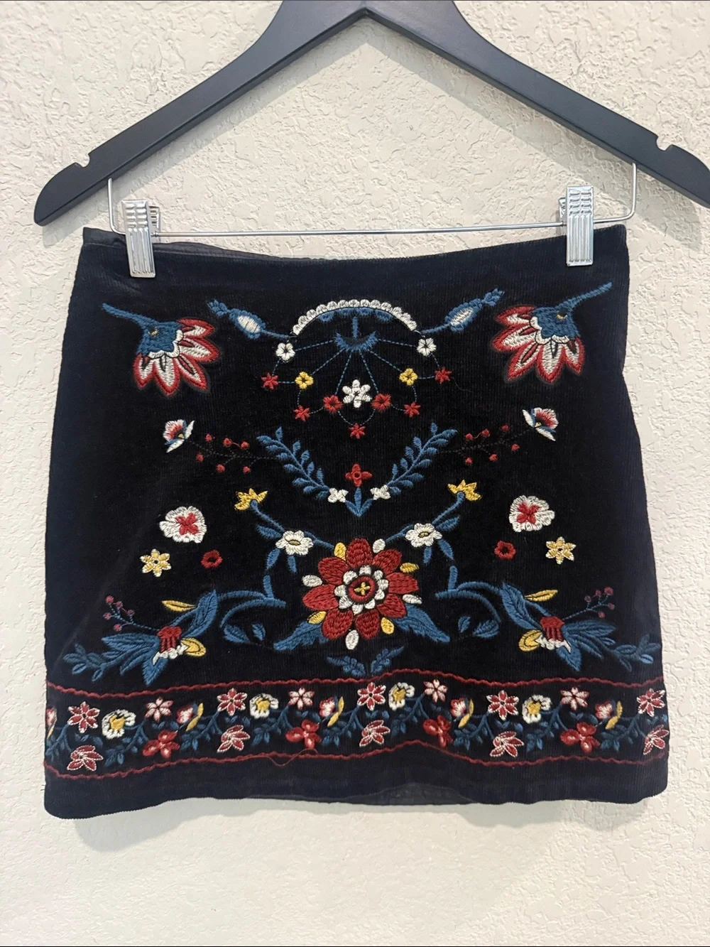 Embroidered Black Floral Mini Skirt Miami M